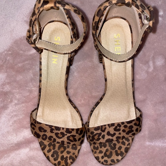 Cheetah Print Block Heel - Picture 5 of 7